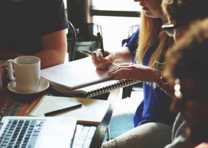 ¿Cómo los agentes de IA aceleran la competitividad de las empresas familiares?