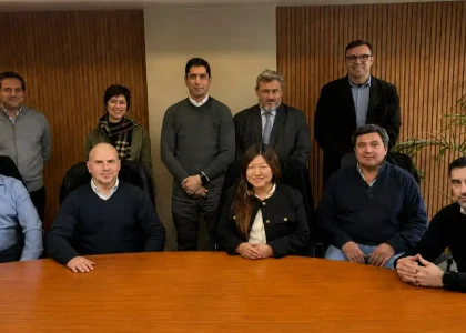 Verónica Nohara 和 Amadeo Gravino 在一次矿业商会会议中