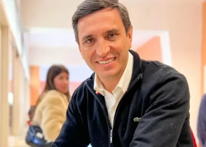Marcelo Orrego在与Vicuña代表公布基础设施协议时