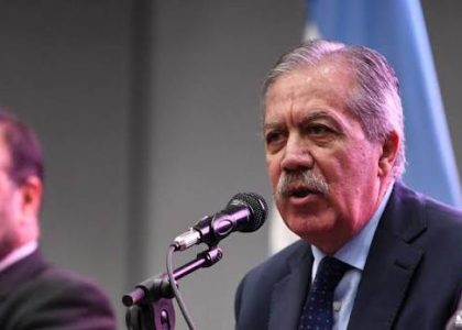 Elías Suárez durante una reunión de gabinete ampliado en la Casa de Gobierno
