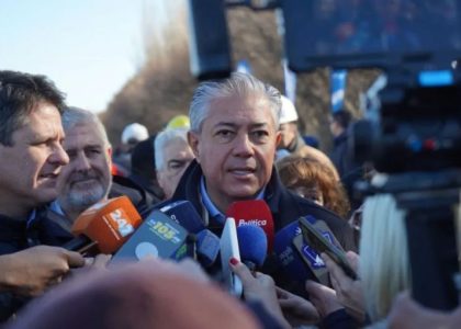 Rolando Figueroa lors d'une exposition institutionnelle à Neuquén