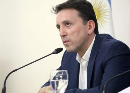 Тадео Гарсиа Заласар отвечает на вопросы в Законодательном собрании Мендосы
