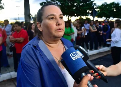Graciela Parola خلال تدخل سياسي دفاعاً عن Gildo Insfrán