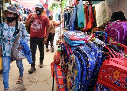 Commerces avec peu de mouvement autour du marché de gros de Perico