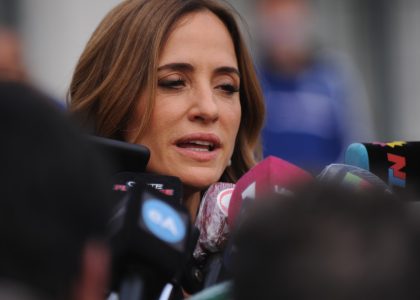 Victoria Tolosa Paz lors d'une réunion politique au siège du PJ de Misiones