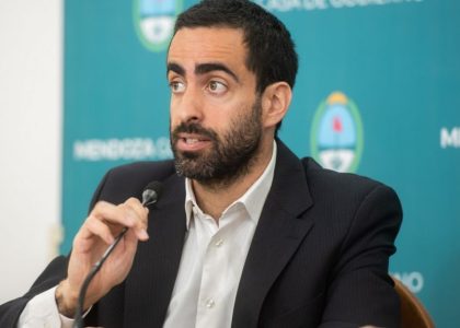 Víctor Fayad يشرح الاتفاق المالي أمام المشرعين في Mendoza