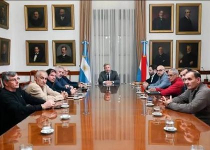 Frigerio abre una mesa sindical por los 900 empleos paralizados de Granja Tres Arroyos