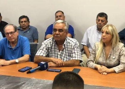 فعالية نقابية في فورموسا تتضمن صورة تاريخية لخوسيه إغناسيو روتشي وأعلام CGT.
