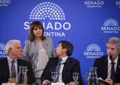 Diputados reunidos en el plenario de las comisiones de Finanzas y Presupuesto para dictaminar la reforma del Banco Central.