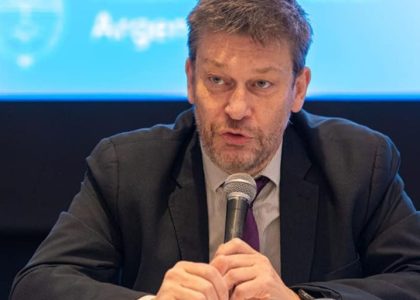 Оскар Альпа участвует в мероприятии Fuerza Pampa с провинциальными руководителями.